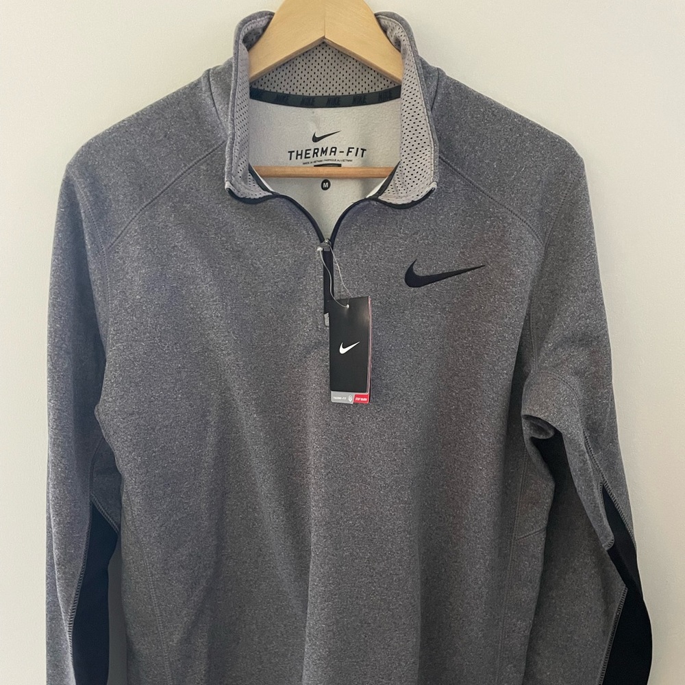 Nike therma fleece size medium.